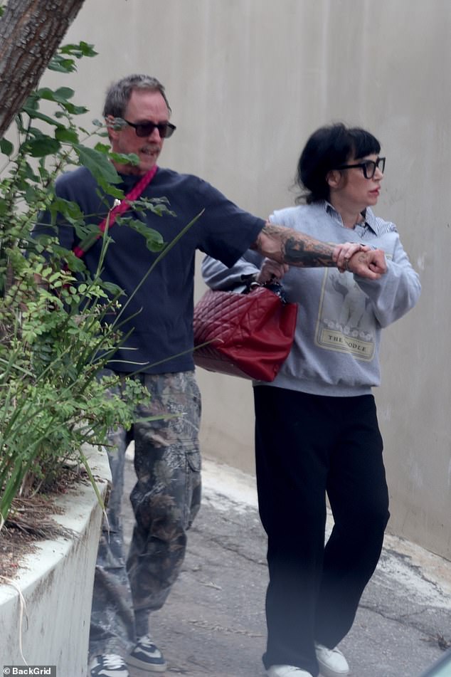 Jillian se naslonila na svog supruga tijekom rijetkog javnog izleta