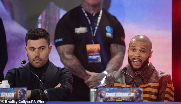 Eubank jr, na slici uz promotor Ben Shalom, govorio o 'boli' s kojom se bavio