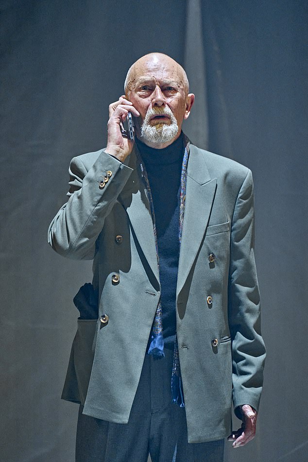 Nijedna zabluda knjige lako se ne komprimira u scensku akciju, više nego što su to učinili na filmu