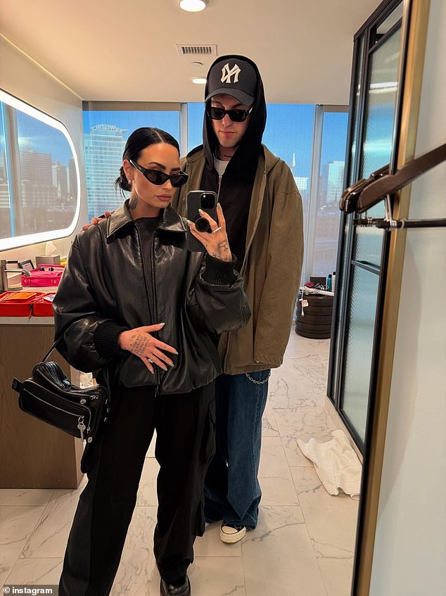 Hladni par pogodio je pozu prije ogledala