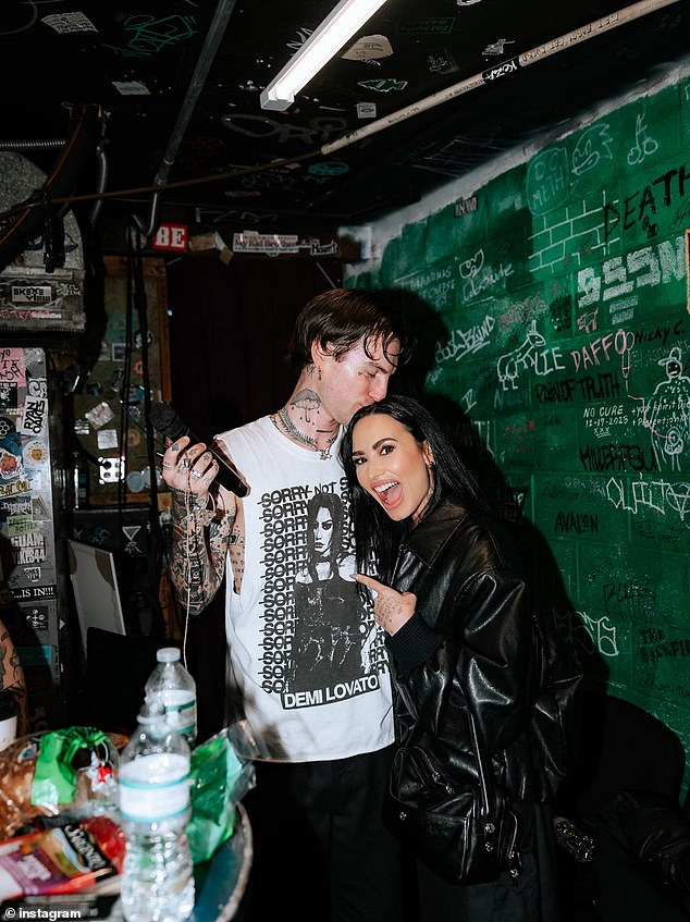 Njezin zaručnik Jute također se pojavio