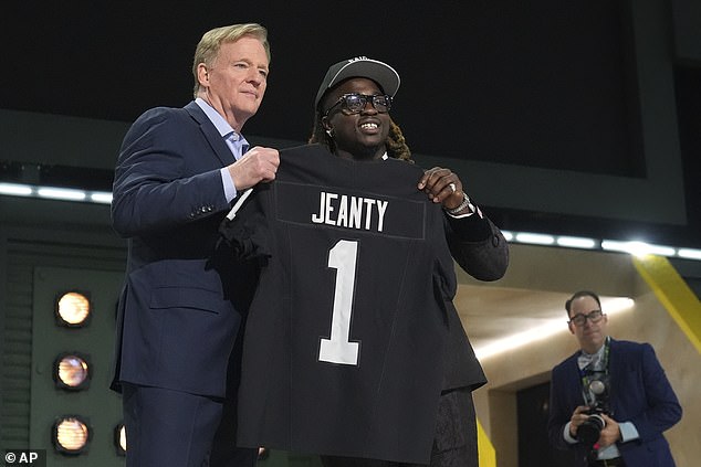 Šesti odabir, Las Vegas Raiders pojačali su im zaleđe Ashtonom Jeantyjem