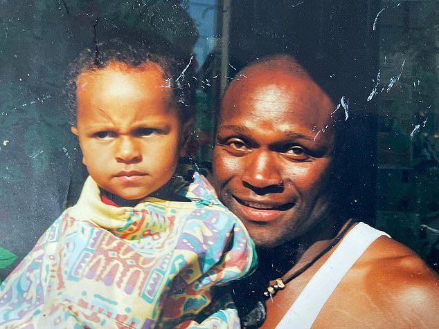 Eubank SR strastveno je govorio o rezanju težine nakon što je njegov brat Simon (desno) patio od oštećenja mozga povezanih s boksom i umro 2023. nakon bitke s demencijom