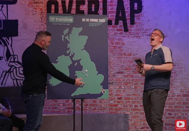 Rooney je napustio Jamieja Carraghera i gomilu u šavovima nakon što je napravio brojne greške