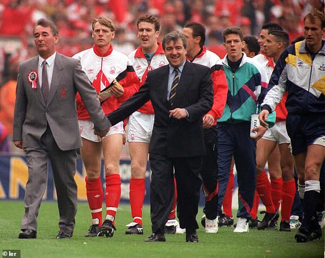 Voditelj Clough i Spursa Terry Venebles slavno se držao za ruke kad su vodili svoje momčadi za finale FA kupa 1991. godine