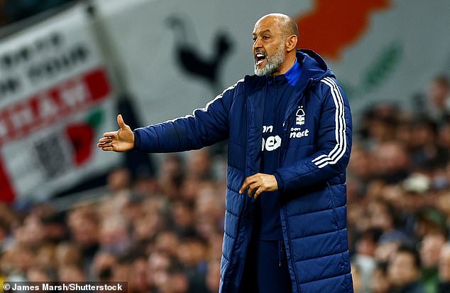 Espirito Santo's momčad igra igru ​​vrlo drugačije od toga kako je Clough uputio svoju stranu u njihovom vrhuncu