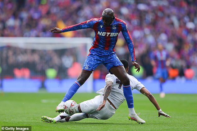 Jean-Philippe Mateta uzrokovao je probleme svu igru ​​i bit će oduševljena što njegova kazna nije pokazala skupo