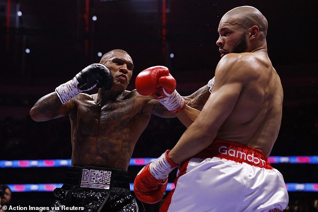 Oboje boksera su ga izvukli dali svaku uncu svog bića, vojnički čak i kad su pogledali na rubu kolapsa