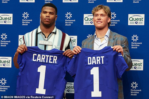 New York Giants prvoligaški nacrti, Abdul Carter i Jaxson Dart, poziraju za lokalne medije