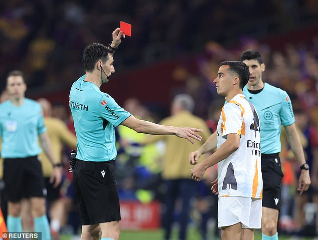 Pored Rudigera, Lucasu Vazquezu također je prikazan crveni karton za kasno na teren