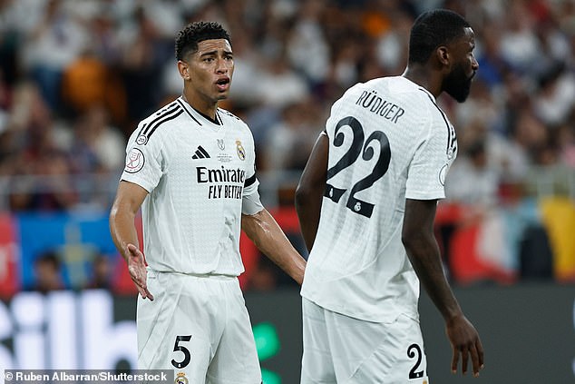 Jude Bellingham prikazan je crveni karton nakon posljednjeg zvižduka 'agresivno se približavala sucu' i treba je suzdržati od strane suigrača '