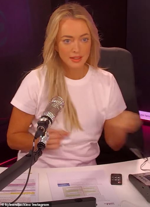 Jackie je oko 7 ujutro pozvala u svoju radio emisiju KIIS FM dok je krenula od zračne luke u studio nakon što je let odgodio jedan dan. Potvrdila je da ide ravno na posao, a Kitty je išla u školu