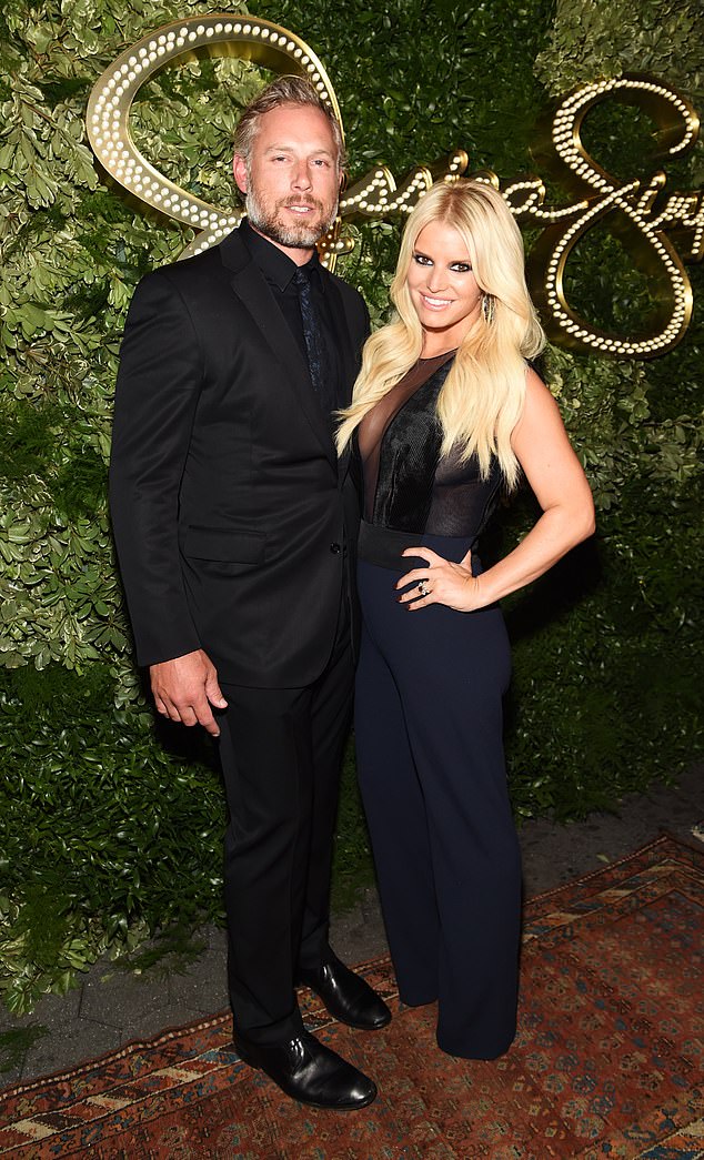 Jessica Simpson u nedjelju je izašla na Instagram kako bi pokazala otuđenu suprugu Ericu Johnsonu što mu nedostaje; Na slici 2015