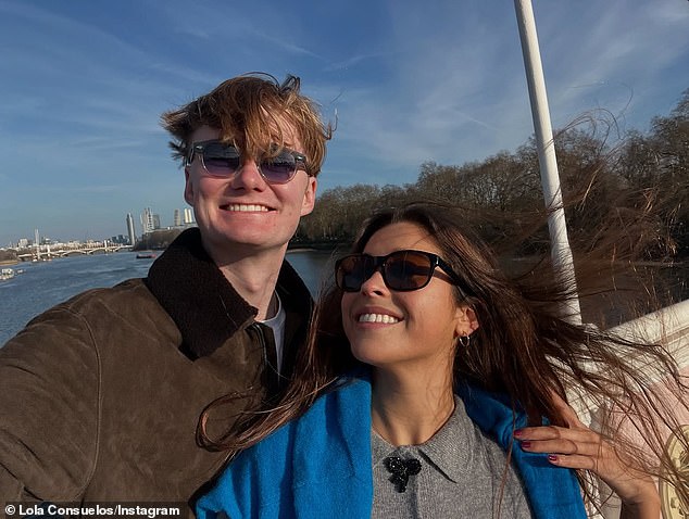 Nastavila je: 'To je sve što stvarno možete tražiti jer nisu pjevači, on nije pjevač. Ovdje sam pjevač. Dakle, svi mi daju savjet koji mogu najbolje što mogu 