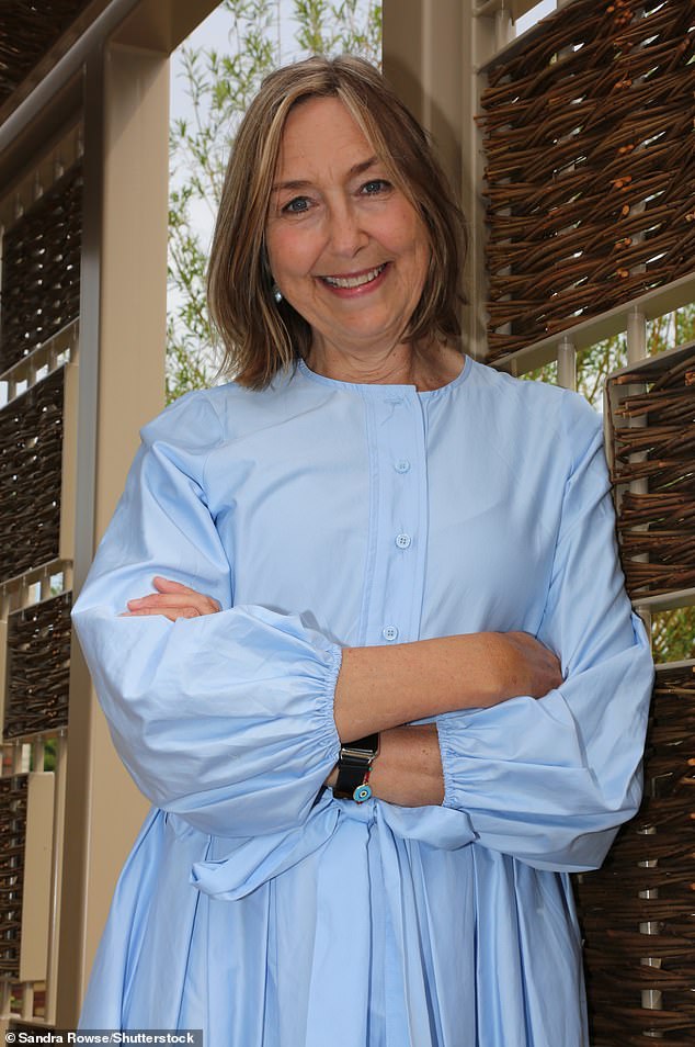 Simonov rođak Cath Kidston (na slici 2022.) nekada je trčao Cath Kidston Limited, koji i dalje prodaje kućni namještaj i odjeću putem interneta do sljedećeg