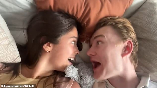 Prošlog utorka, Consuelos je upisao Cassiusa kako bi joj pomogao promovirati svoj nadolazeći singl Lola, s slatkim Tiktok Video