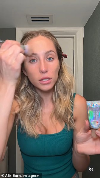 Alix se trenutno može pohvaliti 7,4M sljedbenicima Tiktoka, 4,2 milijuna sljedbenika Instagrama, gotovo 1M Snapchat sljedbenika i 392K sljedbenika YouTubea (na slici 28. veljače)