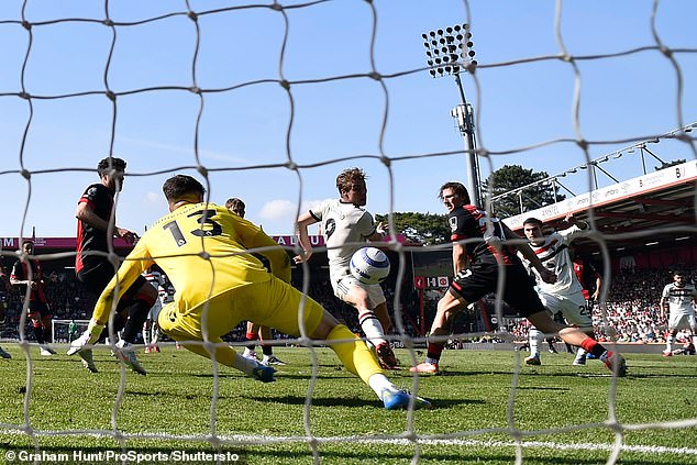 Hojlund je loptu proveo prema golu i pogrešnim nogama Kepa Arizabalaga kasno na natjecanju