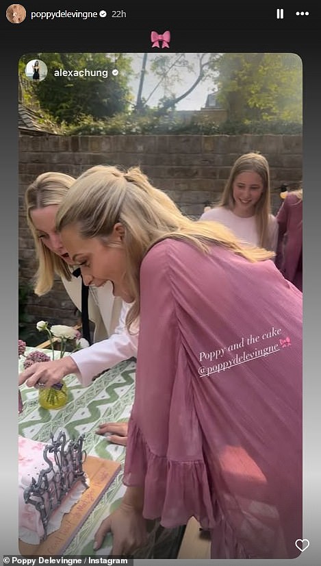 Ostali prijatelji u Poppy's Do -u bili su kći Keith Richards Ella Richards, Alexa Chung, kći glumice Ray Winstone Jaime Winstone, Lady Clara Paget i modni stilistica Sophia Hesketh - kći bivše blagajnice konzervativne stranke Lord Hesketh