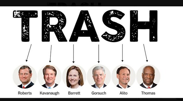 Rothwell je također imenovao šest vrhovnih suda koje je stavlja u istu kategoriju kao Trump, od kojih je trojica imenovala na slici transparent na svojoj X stranici