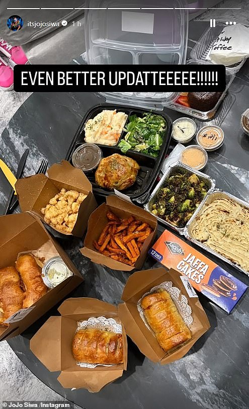 A zvijezda nije ostala razočarana jer je kasnije podijelila sliku gozbe para, uključujući ribu i čips, kobasice, pastirske pite, klice i pite i gravy