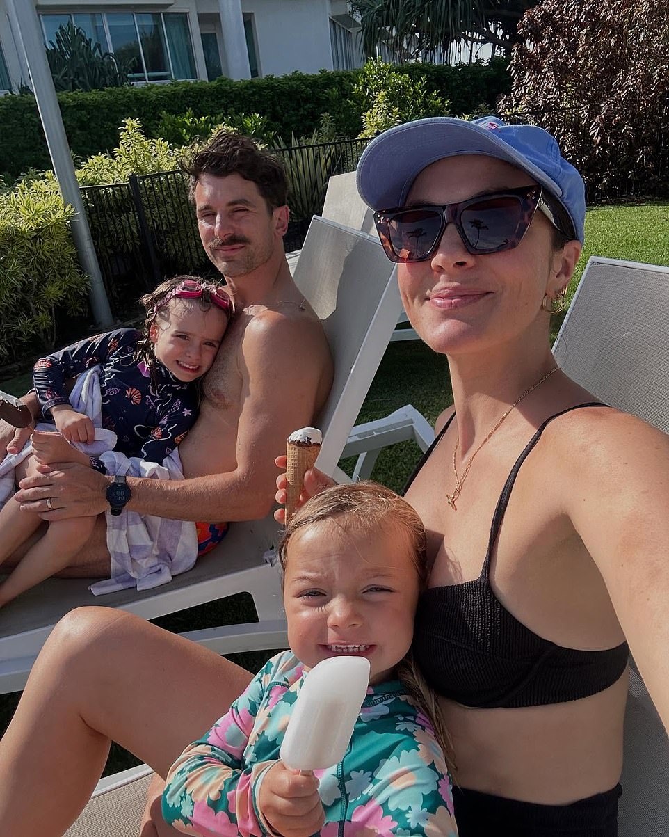 Laura je otkrila da je trenutno trudna 18 tjedana i da će u sljedeća dva tjedna biti na pola puta trudnoće