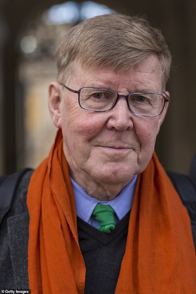 Kad je Bennett prošle godine navršio 90 godina, McNally je objavio na društvenim mrežama: 'Najbolji smo prijatelji od 1968. kada sam bio u Alanovoj prvoj predstavi, četrdeset godina na'