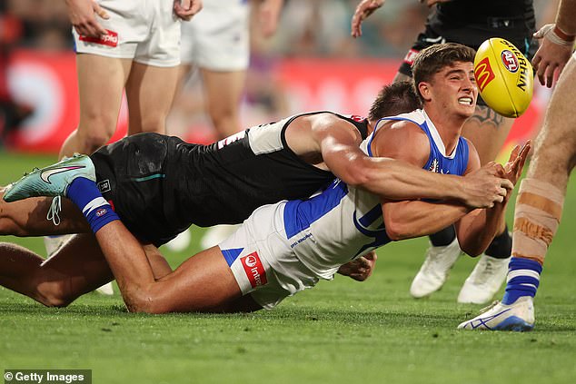 Zbog njegovih primjedbi o Sheezelu (na slici igranja prošlog vikenda), Cornes je sada zabranjen bilo kakve medijske mogućnosti s klubom