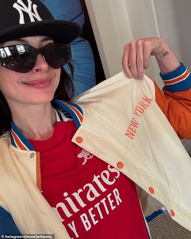 Hollywood A-listera Anne Hathaway bacila je podršku iza Gunnera prije početka