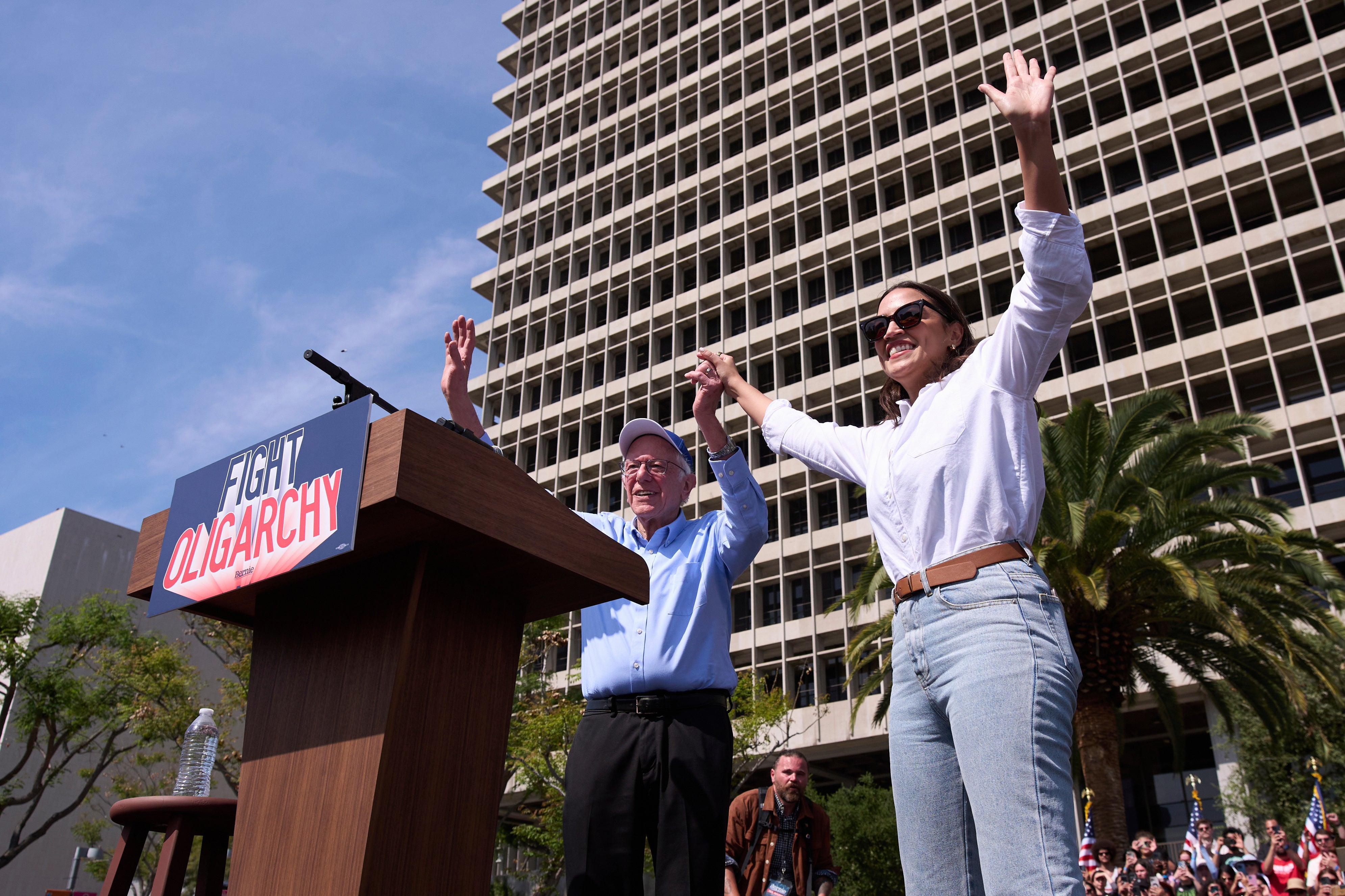 Bernie Sander i AOC -ov nativi 'Rally protiv oligarhije' privukli su ogromne gužve.