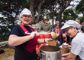 Ako ne znate što ćete ručati, svratite na Marjan: Dijeli se 3.000 porcija graha