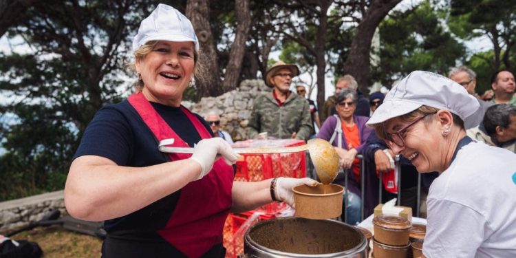 Ako ne znate što ćete ručati, svratite na Marjan: Dijeli se 3.000 porcija graha