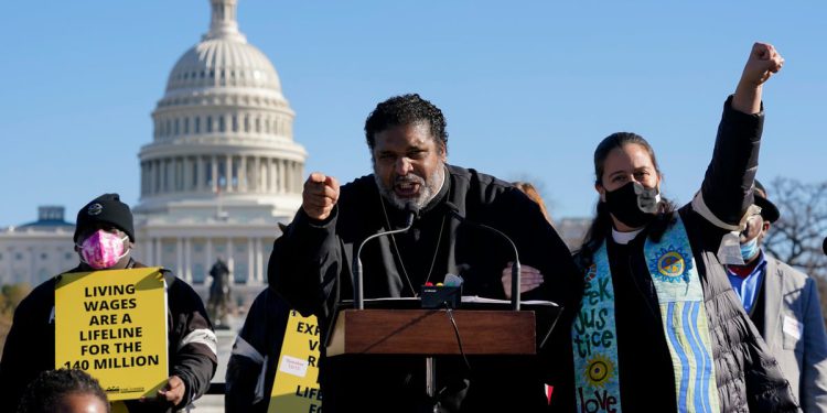 Aktivistički pastor koji je kritizirao Trumpa uhićen dok je molio unutar Kapitola