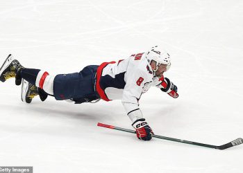 Alexander Ovechkin obori rekord NHL -a Waynea Gretzkyja, jer legenda Capitals postoji njegov 895. gol za karijeru
