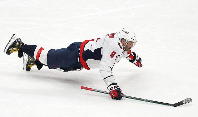 Alexander Ovechkin obori rekord NHL -a Waynea Gretzkyja, jer legenda Capitals postoji njegov 895. gol za karijeru
