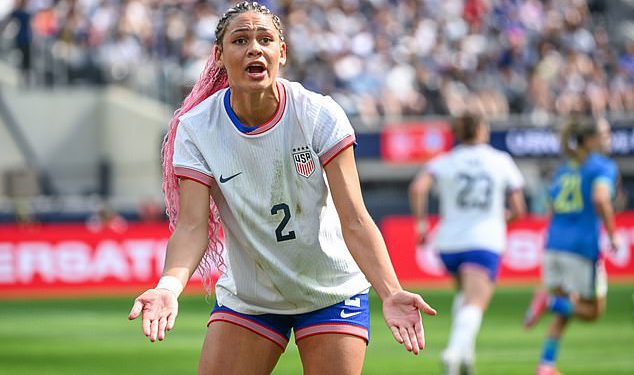 Američka nogometna zvijezda Trinity Rodman – kći NBA ikone Dennis – dobiva se u vezi s zdravstvenim vijestima