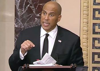 Američki senator obori rekord smeća Trumpa ravno 25 sati – RT World News