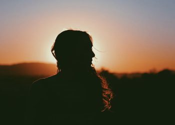 Ani se poslije predstave Stoleta otvorilo nebo, izdaje zbirku pjesama: ‘A mislila sam, neš ti repera’