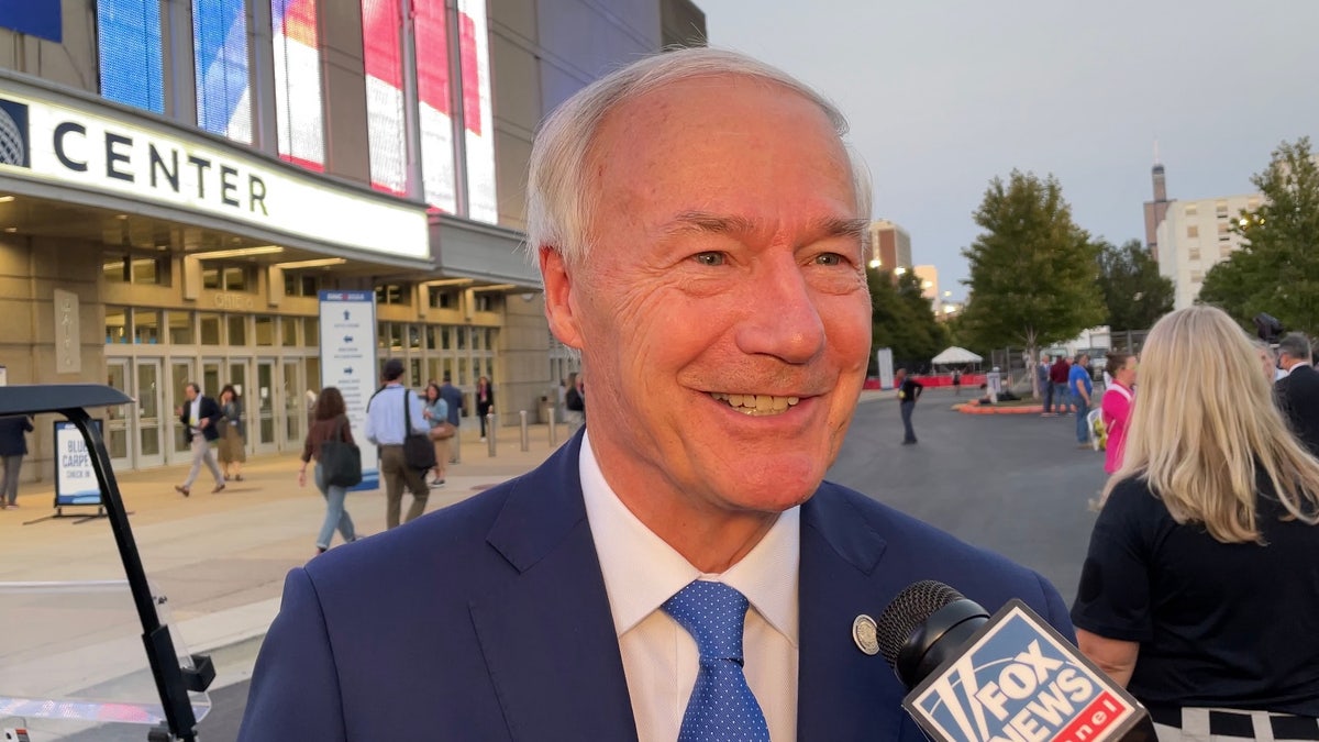 Asa Hutchinson u izlazu iz kolovoza 2024