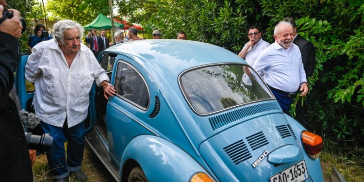 Auto Klub – Jedna od najneobičnijih automobilskih priča: O predsjedniku Joseu Mujici, njegovoj VW Bubi i milijunu dolara