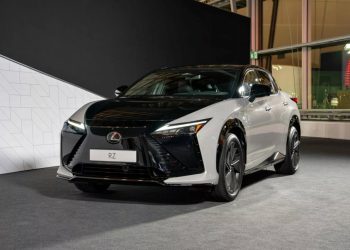 Auto Klub – Lexus je obnovio obiteljski SUV RZ: Sada dobiva sustav elektronskog upravljanja i simulirani mjenjač