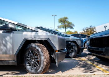 Auto Klub – Mrzitelj Elona Muska ‘cipelario’ Teslu Cybertruck, ubrzo ga je stigla karma