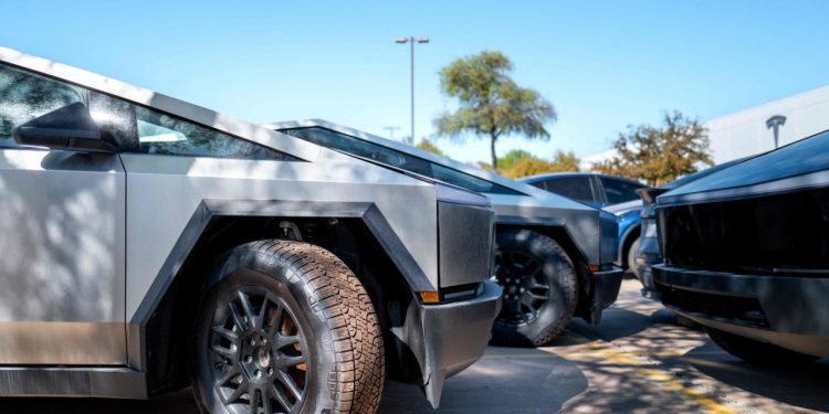 Auto Klub – Mrzitelj Elona Muska ‘cipelario’ Teslu Cybertruck, ubrzo ga je stigla karma