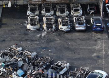 Auto Klub – Napadi na Tesle su se preselili u Europu? 17 primjeraka izgorjelo je u Rimu