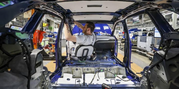 Auto Klub – Odgovor na carine: Europski gigant potpuno zaustavio isporuku automobila u Ameriku