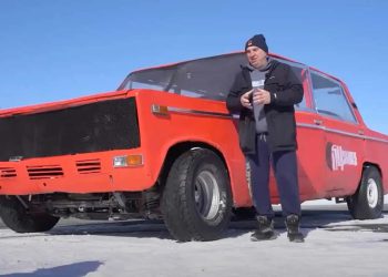 Auto Klub – Ruski majstori su napravili divovsku Ladu s dva motora: Vozi bez problema, a može čak i driftati