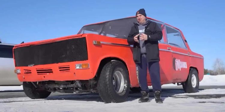 Auto Klub – Ruski majstori su napravili divovsku Ladu s dva motora: Vozi bez problema, a može čak i driftati