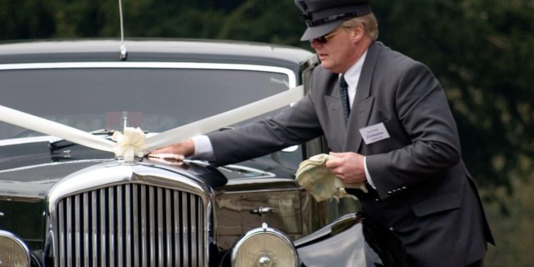 Auto Klub – Vozač kraljevske obitelji otkrio tajnu otmjenog mirisa u autu: ‘Za pet eura sve miriše na luksuz’