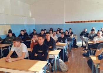 Automobil nije igračka: Buduće dubrovačke pomorce šokirali snimci prometnih nesreća, policija ih educirala o pravilima