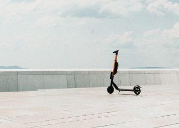 Automobil pokosio vozača romobila u Solinu